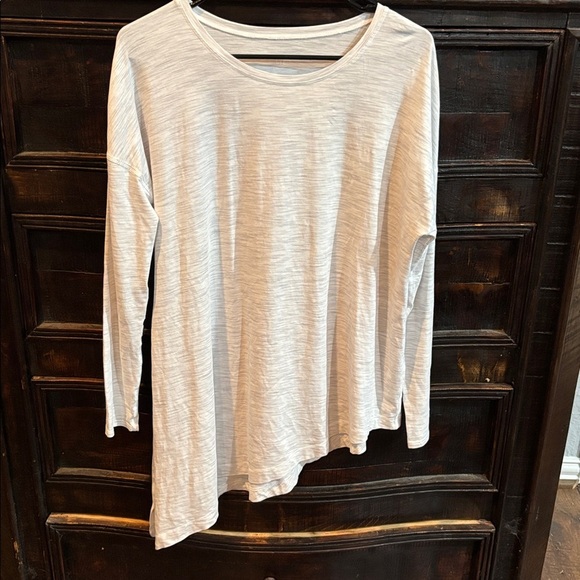 Lululemon To the Point Long Sleeve Loose Fit Heathered Core Light Grey Top 6 - Picture 2 of 4